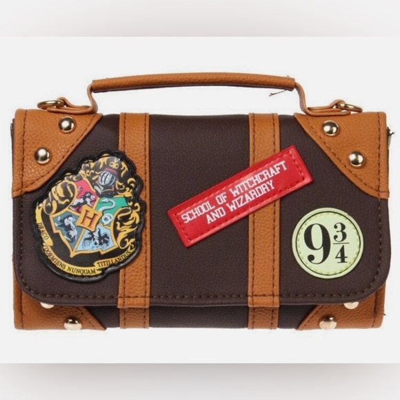 Hogwarts Themed Women's Bag NWOT - Picture 5 of 9
